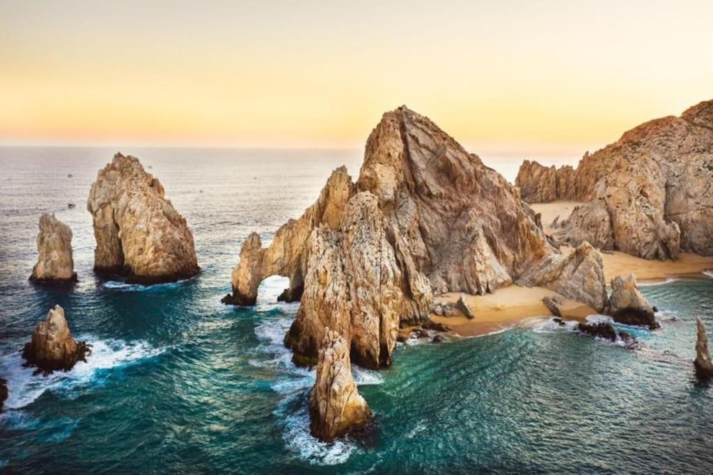 Vacay Condo Walk To The Beach Restaurants & Clubs Cabo San Lucas Bagian luar foto